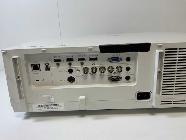 Nec (pa522u) 5200 lumens wuxga projector (1462 hrs - lamp hours) - afbeelding 7 van  8