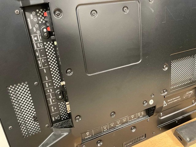 Nec (v484) 48”, 1920x1080 (fhd) lcd monitor - afbeelding 5 van  6