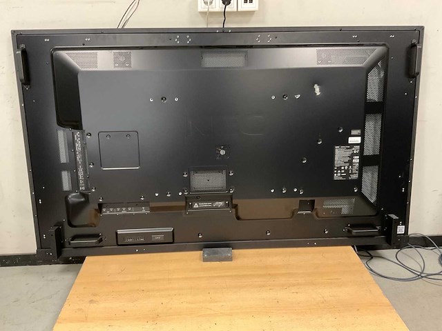Nec (v754q) 75”, 3840x2160 (uhd) lcd monitor - afbeelding 4 van  7