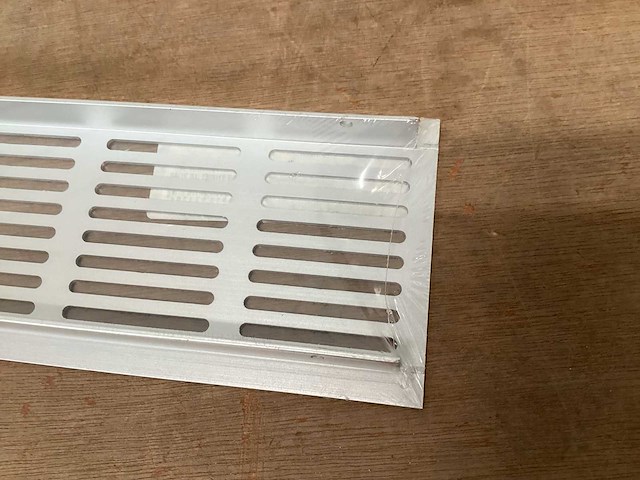 Nedco plintrooster aluminium 400x80 (31x) - afbeelding 3 van  3