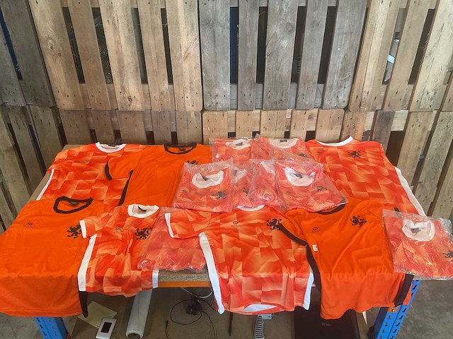 Nederland elftal shirts - shirt (15x) - afbeelding 1 van  4