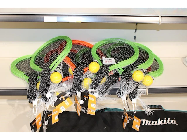 Negen beachtennis sets - afbeelding 1 van  2