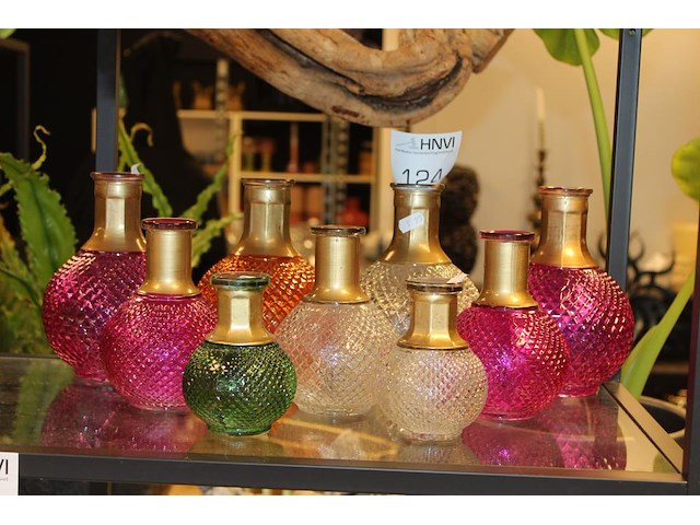 Negen decoratieve vaasjes in diverse maten. - afbeelding 1 van  2