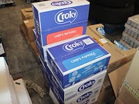 Negen dozen croky chips naturel en paprika. 180x 40 gram. tht 11-2025. - afbeelding 1 van  1