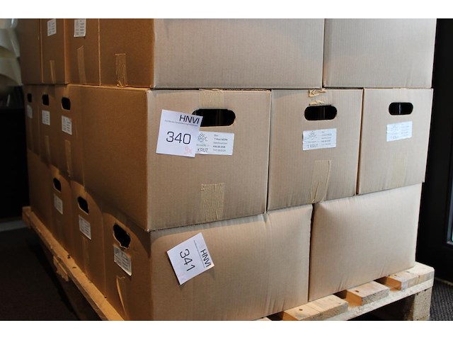 Negen dozen neipa 't krut tht 08-2026. totaal 216 flesjes. - afbeelding 1 van  3