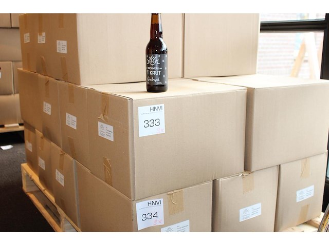 Negen dozen quadrupel 't krut tht 07-2027. totaal 216 flesjes. - afbeelding 1 van  3