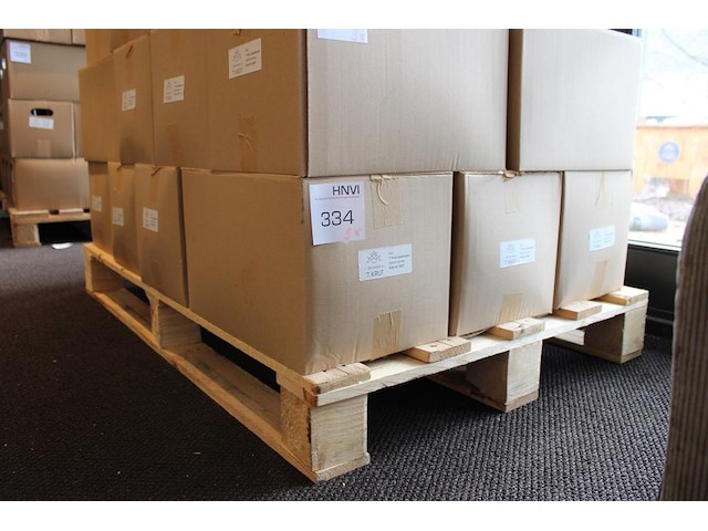 Negen dozen quadrupel 't krut tht 07-2027. totaal 216 flesjes. - afbeelding 1 van  3