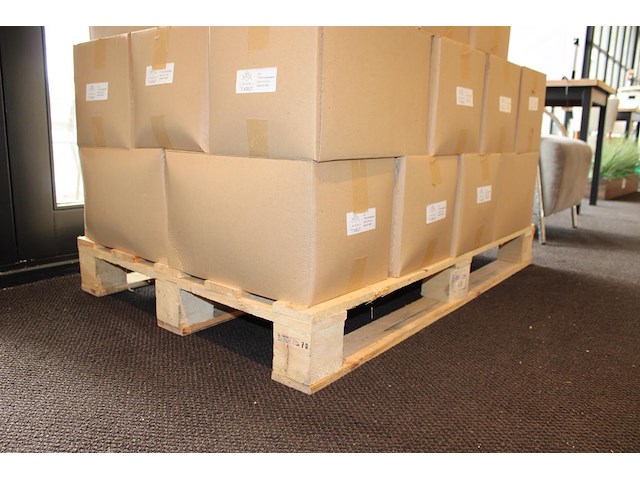 Negen dozen quadrupel 't krut tht 07-2027. totaal 216 flesjes. - afbeelding 3 van  3