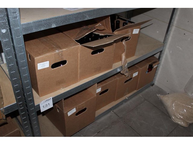 Negen dozen speciaal bieren deels aangebroken w.o. tripel, blond, weizen, fruitweizen, etc. op drie schappe... - afbeelding 1 van  4