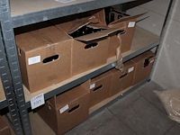 Negen dozen speciaal bieren deels aangebroken w.o. tripel, blond, weizen, fruitweizen, etc. op drie schappe... - afbeelding 1 van  4