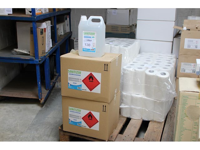 Negen flacons sanitizer / desinfectiemiddel tifon. - afbeelding 1 van  2