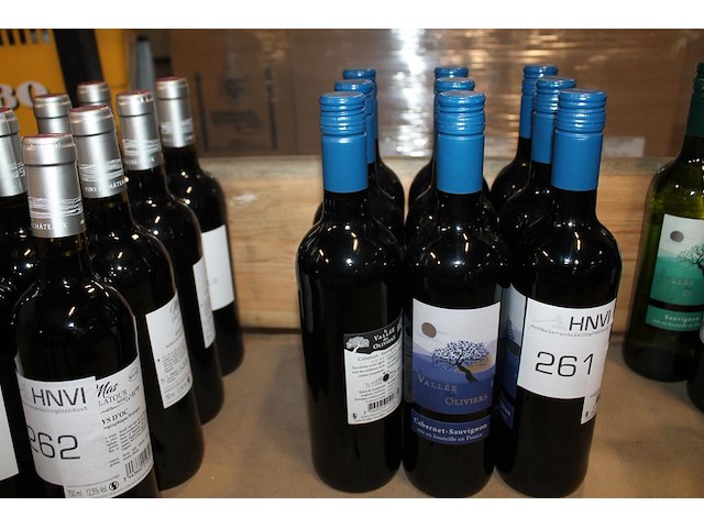 Negen flessen rode wijn cabernet sauvignon la vallee des oliviers. - afbeelding 1 van  2