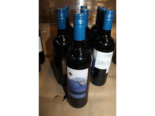 Negen flessen rode wijn cabernet sauvignon la vallee des oliviers. - afbeelding 2 van  2