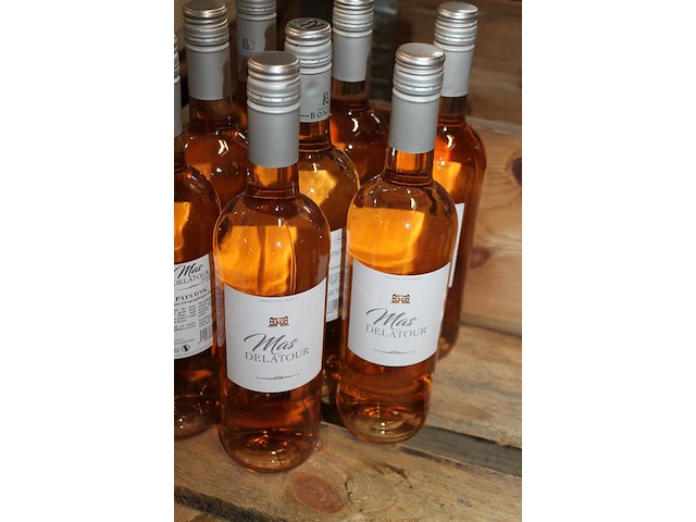 Negen flessen rose wijn mas delatour pays d'oc. - afbeelding 2 van  2