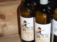 Negen flessen witte wijn carabinera. - afbeelding 2 van  2