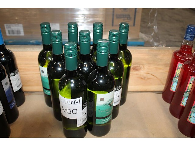 Negen flessen witte wijn sauvignon la vallee des oliviers. - afbeelding 1 van  2