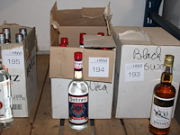 Negen flessen wodka petrov. - afbeelding 1 van  2