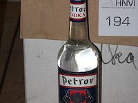 Negen flessen wodka petrov. - afbeelding 2 van  2