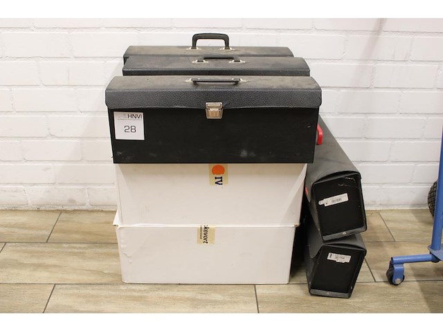 Negen gereedschapskoffers met afmeting 51 x 12 x 20 cm. - afbeelding 1 van  3