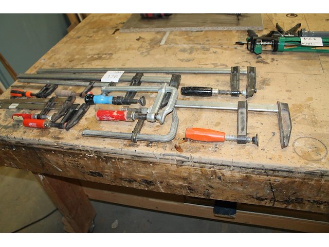 Negen lijmklemmen in diverse maten en uitvoeringen waaronder met lengte 86 cm. - afbeelding 2 van  3