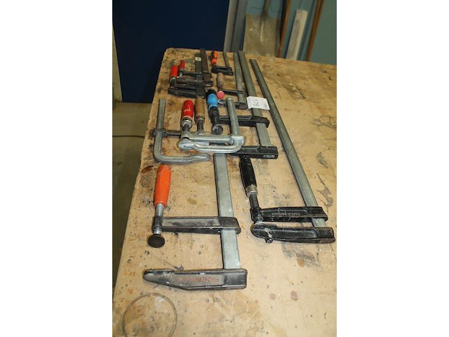 Negen lijmklemmen in diverse maten en uitvoeringen waaronder met lengte 86 cm. - afbeelding 3 van  3