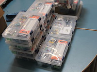 Negen organisers met doe-het-zelf elektropakketten en kunststof krat met servo's, breadboard, weerstanden, ... - afbeelding 2 van  4