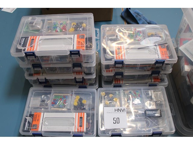 Negen organisers met doe-het-zelf elektropakketten en kunststof krat met servo's, breadboard, weerstanden, ... - afbeelding 3 van  4