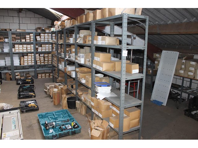 Negen stellingdelen met afmeting 90 x 40 x 198 cm. let op: afhalen na 13.00u. - afbeelding 1 van  4