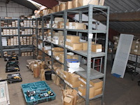 Negen stellingdelen met afmeting 90 x 40 x 198 cm. let op: afhalen na 13.00u. - afbeelding 1 van  4