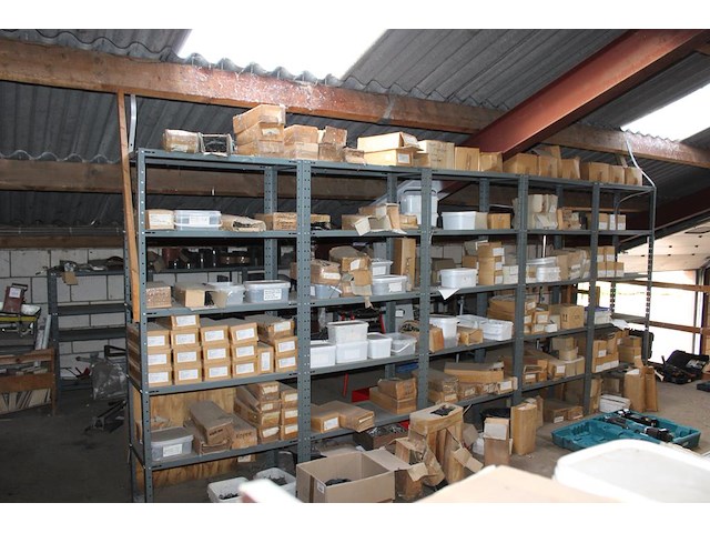 Negen stellingdelen met afmeting 90 x 40 x 198 cm. let op: afhalen na 13.00u. - afbeelding 3 van  4