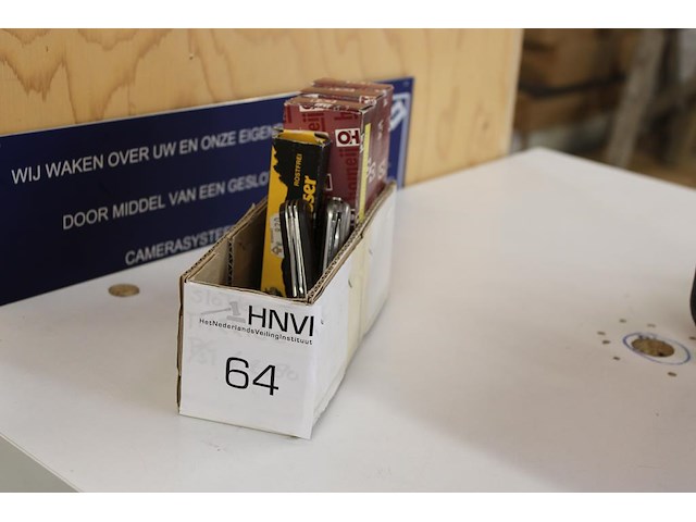 Negen zakmessen in diverse uitvoeringen. - afbeelding 1 van  3