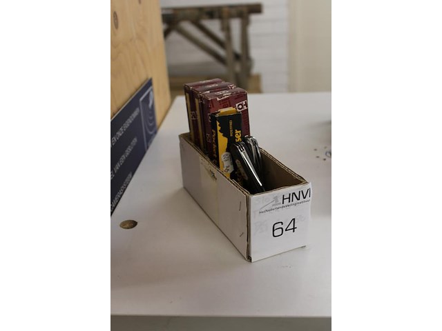 Negen zakmessen in diverse uitvoeringen. - afbeelding 2 van  3