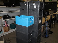 Negentien stapelbare kunststof kratten met afmeting 50 x 40 x 26 cm. - afbeelding 1 van  3
