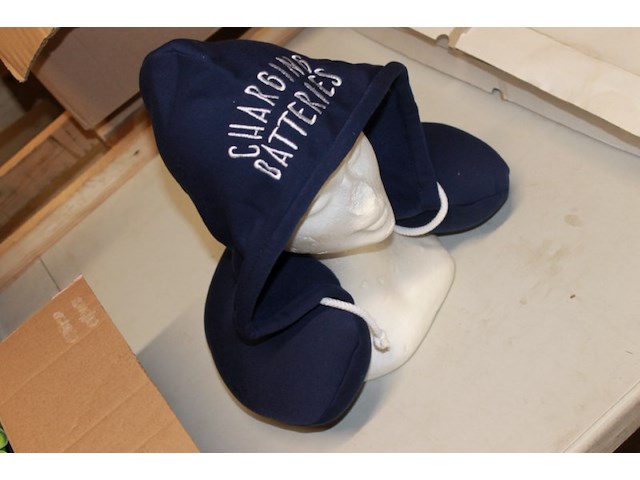 Nekkussne met hoodi blauw 1x in krat c - afbeelding 1 van  3