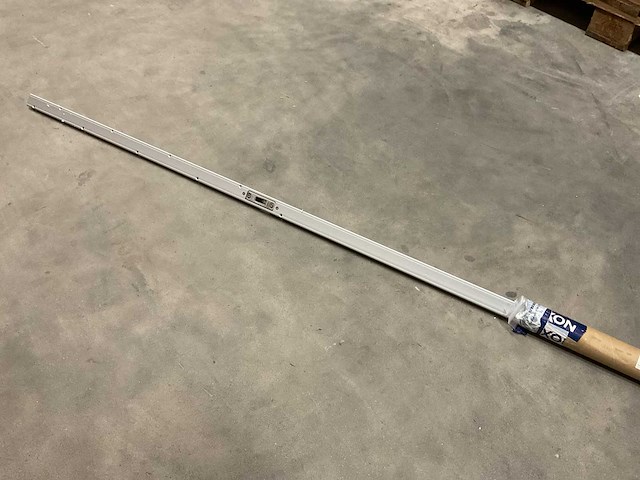 Nemef 2250mm aluminium sluitlijst - afbeelding 1 van  2