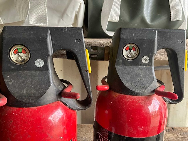 Nen schuim 2 liter brandblusser (2x) - afbeelding 2 van  5
