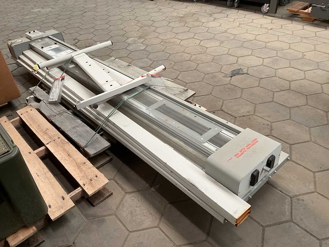 Neolt hor.el.f.t.p.250 plotter - afbeelding 1 van  3