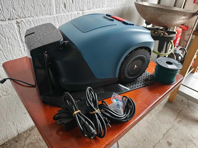Neomow - s - maairobot grasmaaier - afbeelding 1 van  9