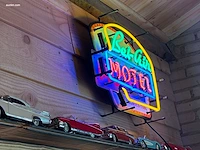Neon bel-air motel circa 60cm - afbeelding 2 van  2