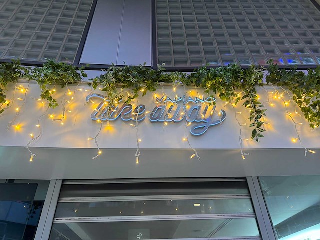 Neon bord "vapiano take away" - afbeelding 2 van  2