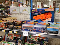 Nerf producten op schap. - afbeelding 1 van  3