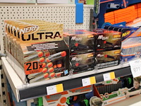 Nerf producten op schap. - afbeelding 3 van  3