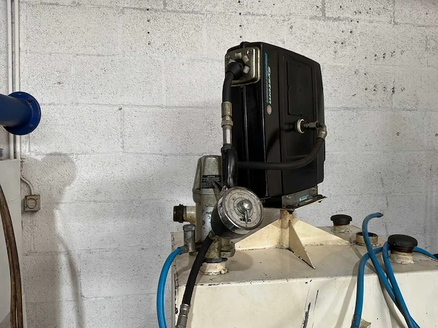 Nermann oliepomp met vast olie tank overige garage gereedschap - afbeelding 2 van  3