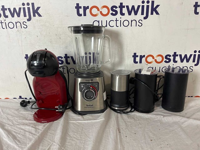 Nescafe dolce gusto koffiemachine | melkopschuimers (4x) | tefal blender - afbeelding 1 van  1
