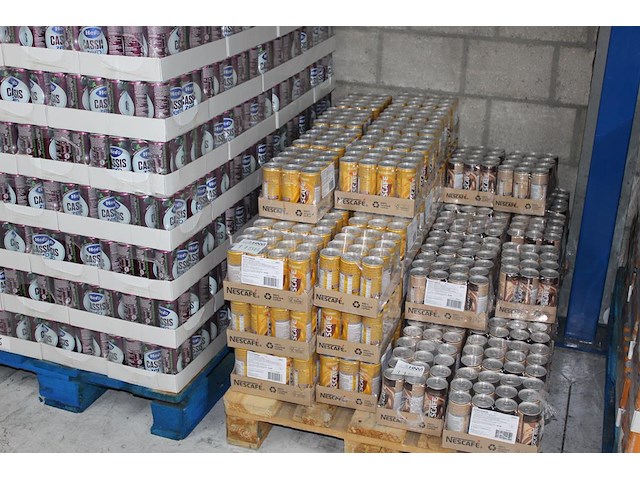 Nescafe latte caramel 540 blikken met tht 5-2026. bod is inclusief 81 euro statiegeldwaarde - afbeelding 1 van  2