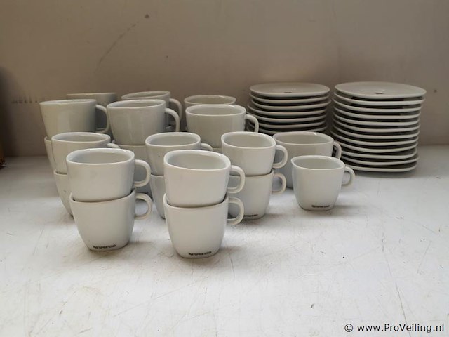 Nespresso espressokopjes en borden - afbeelding 1 van  5