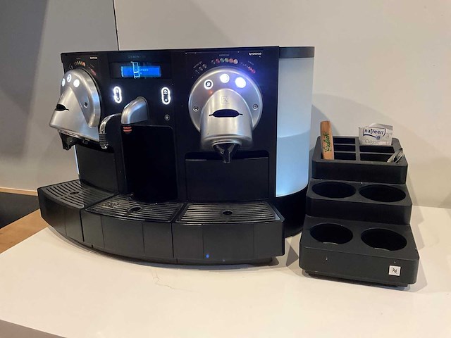 Nespresso gemini 734/cs233 koffiemachine - afbeelding 1 van  5