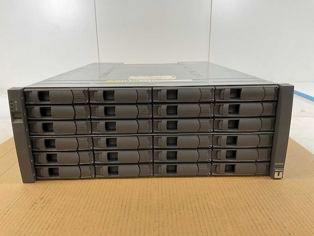 Netapp (d54346/naj-0801), 22x 3tb hdd(yhheyw4a) - 1x 3tb hdd(yxg8jujg) network attached storage - afbeelding 1 van  11