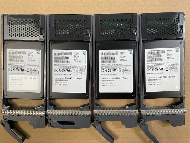 Netapp (naj-1501) - 24x 900 gb sas hybrid double controlller storage array - afbeelding 3 van  10