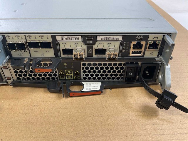 Netapp (naj-1501) - 24x 900 gb sas hybrid double controlller storage array - afbeelding 7 van  10